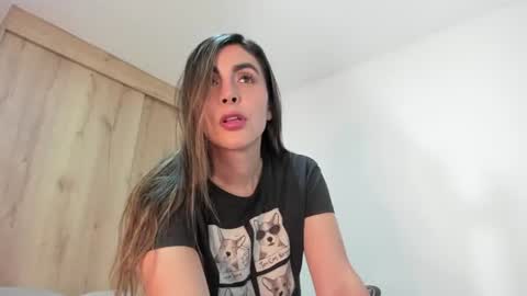 Snapshot of xspecialroomx chatting on 06.19.26 Hellen Sofia instagram hellen5546 online show from 06.19.26