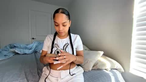 xStarGazingx online show from 02.21.25