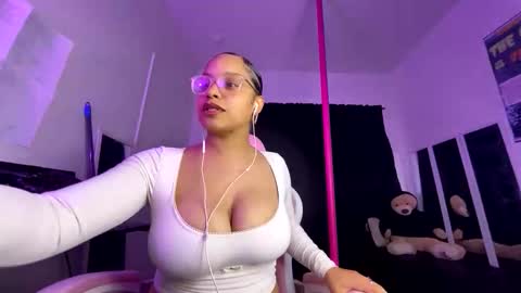 xStarGazingx online show from 04.23.26