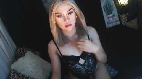 Snapshot of xsundaesweetx chatting on 12.14.25 Sundae online show from 12.14.25