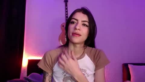 Snapshot of xx_johnson_xx chatting on 10.15.25 VALE online show from 10.15.25