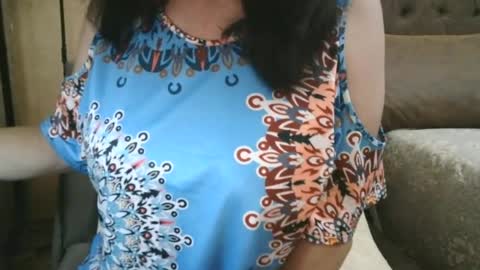 Snapshot of xxalexis chatting on 06.22.26 HotMomAlex online show from 06.22.26