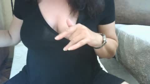 Snapshot of xxalexis chatting on 07.19.26 HotMomAlex online show from 07.19.26