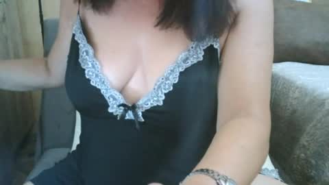 Snapshot of xxalexis chatting on 07.21.26 HotMomAlex online show from 07.21.26