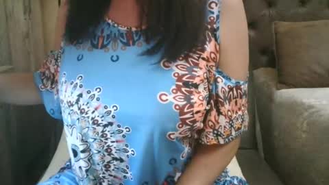 Snapshot of xxalexis chatting on 07.25.26 HotMomAlex online show from 07.25.26