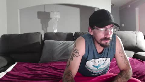 Snapshot of xxbradxx604 chatting on 09.30.25 xxbradxx604 online show from 09.30.25