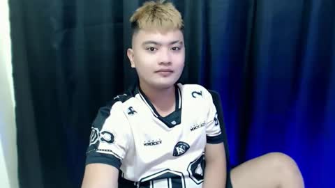 Snapshot of xxhotloyd_cummerx chatting on 11.17.25 Loyd online show from 11.17.25