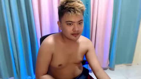 Snapshot of xxhotloyd_cummerx chatting on 11.28.25 Loyd online show from 11.28.25