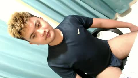 Snapshot of xxhotloyd_cummerx chatting on 12.03.25 Loyd online show from 12.03.25