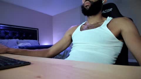 Snapshot of xxlrollingpapers chatting on 09.21.25 xxlrollingpapers online show from 09.21.25