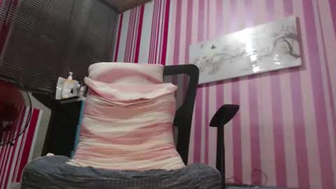 Snapshot of xxrowenatastycockforyouxx chatting on 10.03.25 xxrowenatastycockforyouxx online show from 10.03.25