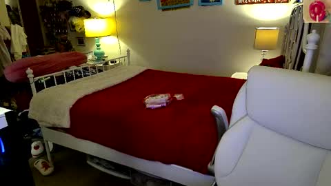 Strawberry Jane online show from 11.28.25