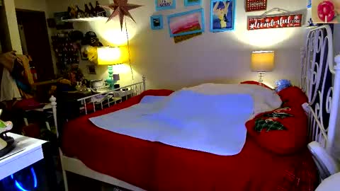 Strawberry Jane online show from 12.22.25