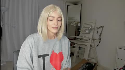 Snapshot of xxx_leila chatting on 12.15.24 xxx_leila online show from 12.15.24