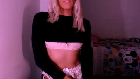 Snapshot of xxxanonymousloverxxx chatting on 10.25.25 Chiara online show from 10.25.25