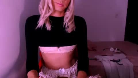 Snapshot of xxxanonymousloverxxx chatting on 11.17.25 Chiara online show from 11.17.25