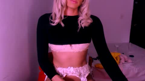 Snapshot of xxxanonymousloverxxx chatting on 11.23.25 Chiara online show from 11.23.25