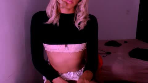 Snapshot of xxxanonymousloverxxx chatting on 11.27.25 Chiara online show from 11.27.25