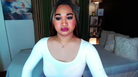 Snapshot of xxxgiganticoliviacummerxxx chatting on 01.10.25 OLIVIA online show from 01.10.25