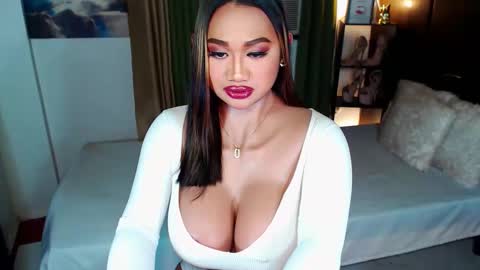 Snapshot of xxxgiganticoliviacummerxxx chatting on 01.15.25 OLIVIA online show from 01.15.25