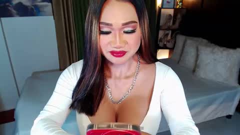 Snapshot of xxxgiganticoliviacummerxxx chatting on 02.10.25 OLIVIA online show from 02.10.25