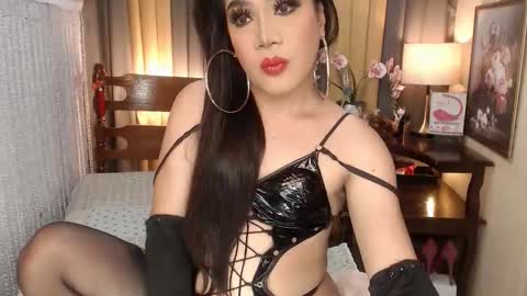 Snapshot of xxxmiss_cathyxxx chatting on 02.05.26 QUEENCY online show from 02.05.26