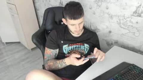 Snapshot of xxxrussel chatting on 10.04.25 xxxrussel online show from 10.04.25