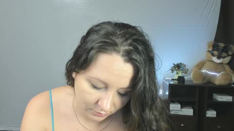 Snapshot of xxxsweet_kissssxxx chatting on 01.14.25 Melany online show from 01.14.25