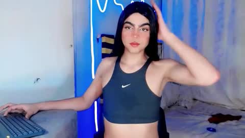 xyaraluv_ online show from 04.14.26