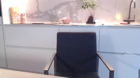 yallayalla1806 online show from 10.27.25