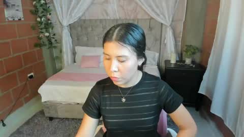 Snapshot of yamiletole chatting on 06.23.26 Yamiletole online show from 06.23.26