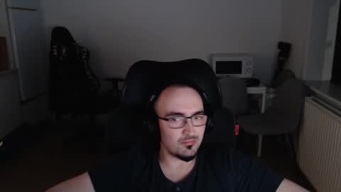 Snapshot of yamillamal157 chatting on 12.17.25 YamilLamal online show from 12.17.25