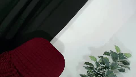 yams_kitty69 online show from 11.19.25