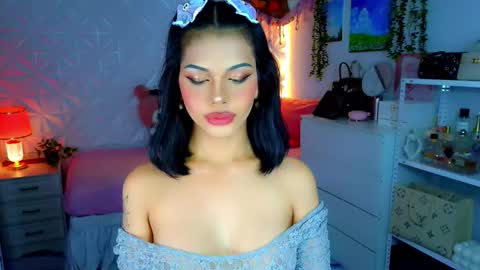 YANG AUDREY LONE online show from 11.25.25