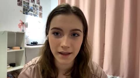 Snapshot of yaniraekberg chatting on 10.23.25 Marry online show from 10.23.25