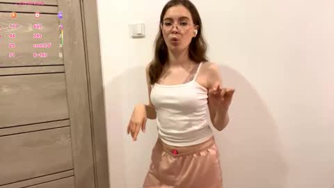 Snapshot of yaniraekberg chatting on 11.04.25 Marry online show from 11.04.25