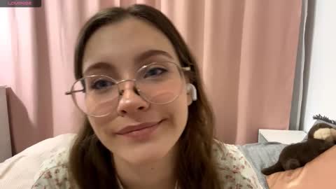 Snapshot of yaniraekberg chatting on 11.09.25 Marry online show from 11.09.25