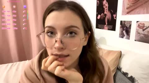 Snapshot of yaniraekberg chatting on 11.11.25 Marry online show from 11.11.25