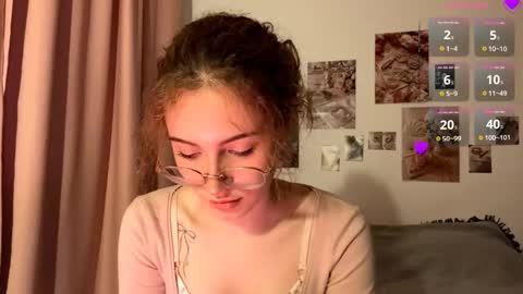 Snapshot of yaniraekberg chatting on 12.15.25 Marry online show from 12.15.25