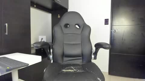 yanpaul83 online show from 09.16.25