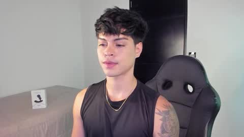 yanpaul83 online show from 10.27.25