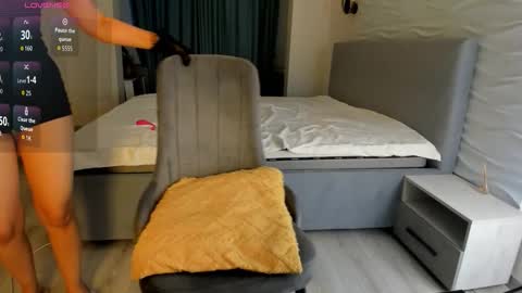 Snapshot of yanyaan chatting on 10.27.25 Yana online show from 10.27.25