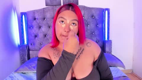 Snapshot of yara_flamer chatting on 11.27.25 Yara online show from 11.27.25