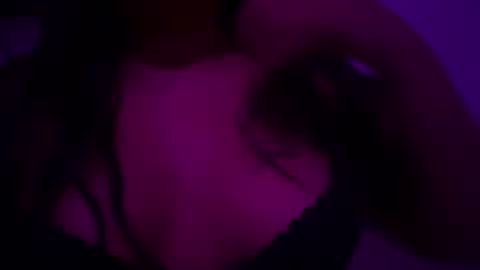 Snapshot of yaresalazarvazquez chatting on 10.03.25 Cinnamon skin online show from 10.03.25
