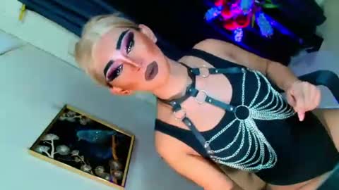 miss yasii online show from 10.19.25