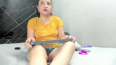 Snapshot of yaya____ chatting on 01.14.25 yaya____ online show from 01.14.25