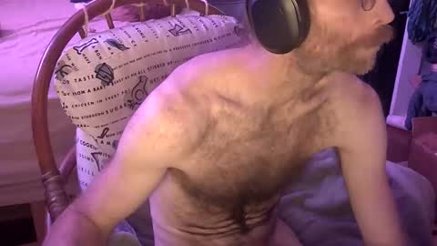 Snapshot of yayitsjake chatting on 11.30.25 OtterlyJake online show from 11.30.25