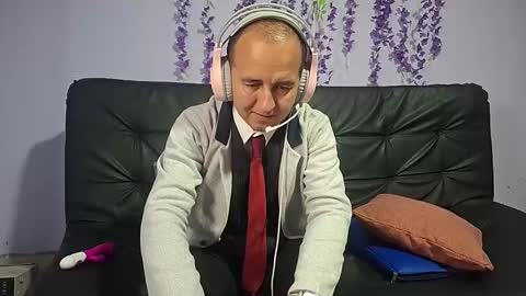 Snapshot of yazfore chatting on 11.13.25 Hazzan online show from 11.13.25