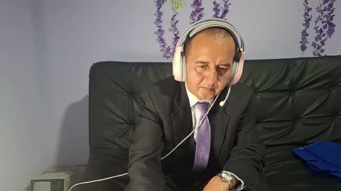 Snapshot of yazfore chatting on 11.21.25 Hazzan online show from 11.21.25