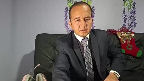 Snapshot of yazfore chatting on 11.24.25 Hazzan online show from 11.24.25